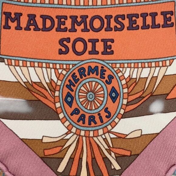 Hermes Carré 45 MADEMOISEILLE SOIE Silk Scarf W/Box - Picture 13 of 16